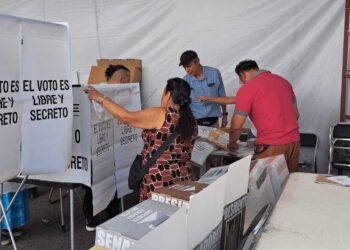 Con entusiasmo, los mexicanos acuden a las urnas