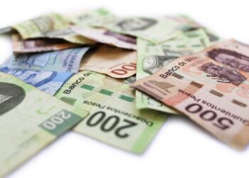 Peso mexicano se aprecia 0.25% tras relativa paz en elecciones