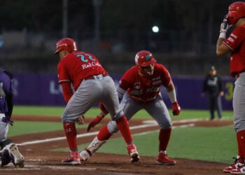 Van Diablos camino a su triunfo 50, ganan 7-1 a Conspiradores