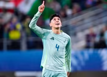 Capitán Edson Álvarez ofrece mejoría