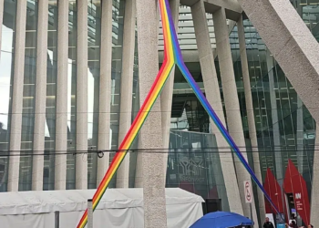 Continúa la indignación del director del Infonavit por ataque a bandera de diversidad sexual