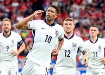 Inglaterra apenas gana a Serbia