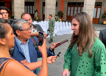 Fue por protocolo la entrega de una bandera: Guevara