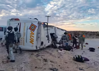 Se eleva 40 víctimas de choque en carretera de San Felipe, BC