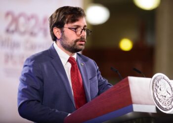 Alejandro Svarchs, titular de Cofepris, precisó que se iniciaron acciones legales contra 31 empresas. | AMEXI/FOTO: Cortesía Presidencia