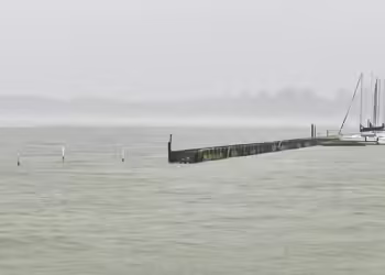 Lago Conroe en el condado de Montgomery, Texas, con la entrada del huracán Beryl