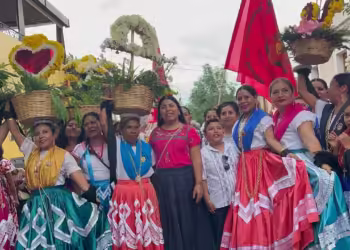 Inicia en Oaxaca Calenda de la Guelaguetza Magisterial y Popular