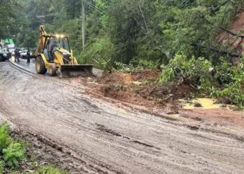 Deslaves impiden tránsito en la carretera Tenango-Tenancingo