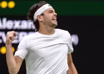 Taylor Fritz remonta dos sets y elimina a Zverev