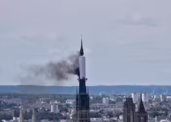 Incendio en catedral de Rouen revive daños sufridos a Notre Dame