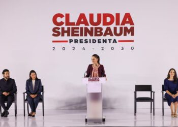 Sheinbaum presenta a “tres jóvenes brillantes” como integrantes de su gabinete