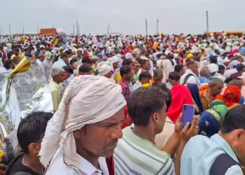 Festividad religiosa en India termina en tragedia