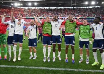Inglaterra deja en el camino a Suiza