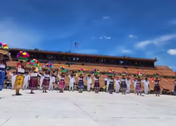 Se celebra en Oaxaca la Guelaguetza Magisterial y Popular
