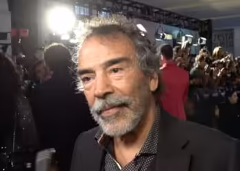 Damián Alcázar reconoce la trayectoria de Eugenio Derbez