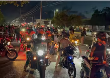 En protesta contra Ley Chaleco, motociclistas bloquean aeropuerto de Cancún