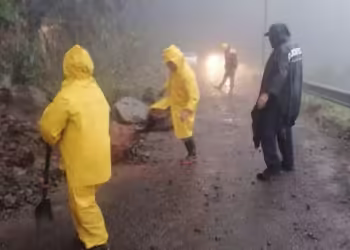 Continúa los trabajos de apertura de caminos de apoyo a vecinos afectados por las intensas lluvias