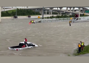 Dos millones sin luz en Texas tras paso de Beryl; hay 7 fallecidos