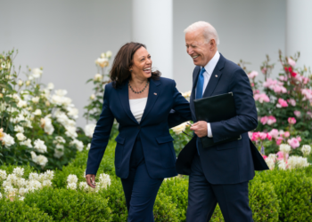 Biden abandona campaña y apoya a Kamala Harris para reemplazarlo