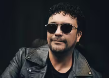 Andrés Cepeda retoma un primer amor y revive su historia en “Café”