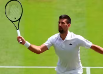 Djokovic y Swiatek avanzan en Wimbledon