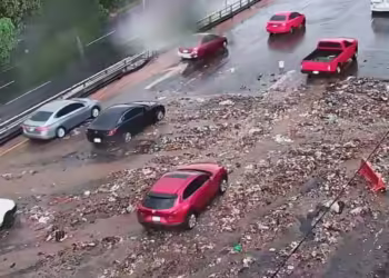 Lluvia colapsa vías de Ecatepec y Tlalnepantla