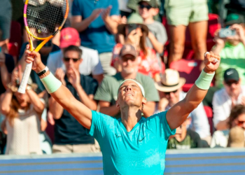 Nadal remonta para llegar a semifinales en Suecia