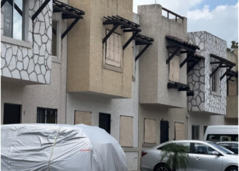 Huracán Beryl: blindan viviendas y establecimientos contra su impacto