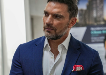 Julián Gil preocupado por el cáncer de piel