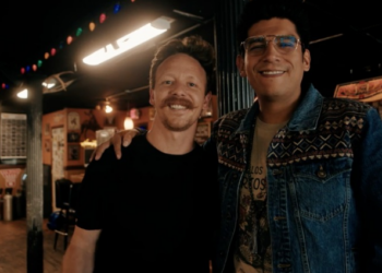 Elías Medina y Roan Ash unen el country y la música mexicana en "Darling"