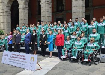Van a ganar muchas medallas, dice AMLO a paralímpicos