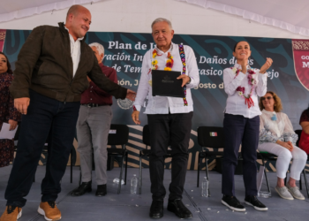 El presidente Andrés Manuel López Obrador y la presidenta electa Claudia Sheinbaum, en un acto en Jalisco. con el gobernador Enrique Alfaro
