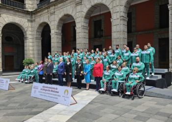 AMLO abandera a la delegación mexicana que acudirá a los Juegos Paralímpicos París 2024