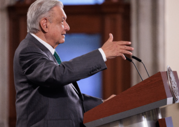 El presidente Andrés Manuel López Obrador dijo que Maru Campos lleva a cabo una persecución política contra Javier Corral