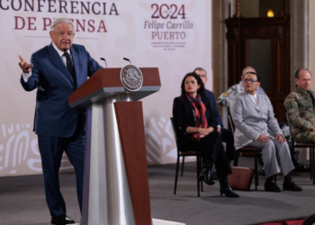 El presidente Andrés Manuel López Obrador acusa que la sobrerrepresentación de Morena es una invención de los adversarios