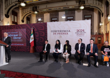 AMLO inaugura un foro de youtubers y periodistas independientes