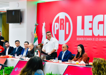 Alejandro Moreno "Alito", en la reunión plenaria del diputados y Senadores del PRI