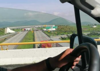 Autotransportistas exigen fin a bloqueo en autopista México-Puebla