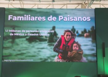 Banco Azteca va por migrantes y refugiados; lanza cuenta de ahorro