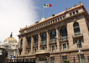 Banxico sorprende con recorte en tasa de interés a 10.75%