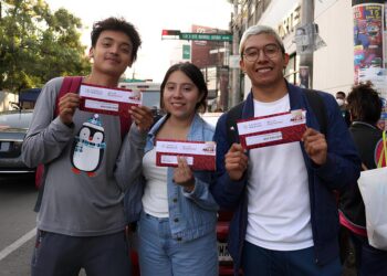 Becas de educación básica reducen abandono y reprobación: Coneval