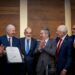 Carlos Slim recibe reconocimiento del CCE por su legado