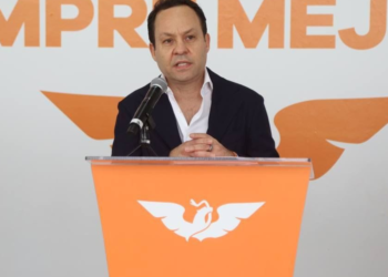 Clemente Castañeda, líder de senadores de MC.