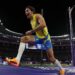 Armand Duplantis vuela por el cielo dorado del olimpo