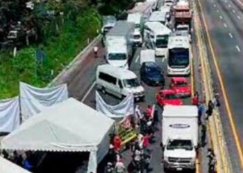 Acceden ejidatarios abrir un carril de la México-Puebla