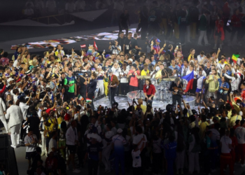 Phoenix pone a bailar a los atletas en la clausura de París 2024