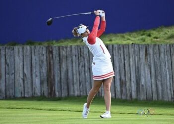 Gaby López se posiciona en tercer lugar y mira una medalla