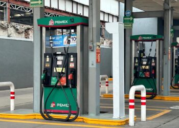 Impuesto a gasolinas impulsa alza de 6.1% en ingresos tributarios a julio