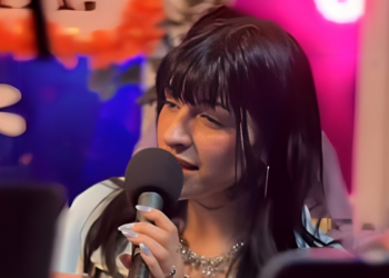 Cazzu canta "Como la flor" de Selena