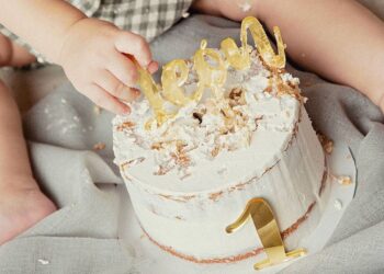 Carlos Rivera y Cynthia Rodríguez celebran el primer cumpleaños de León